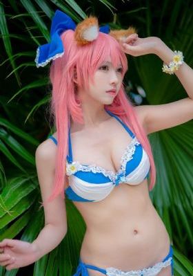 欧美长款女式风衣_超清免费在线播放